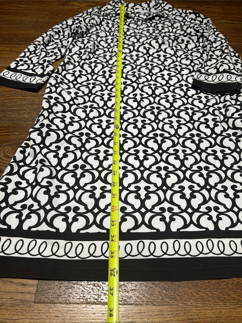 Black & White Patterned Women's Shift Dress - Picture 5 of 9